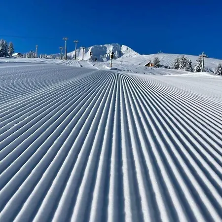 Mountain View 1-bedroom Few Steps From Piste And Gondola Lift Apartmán *